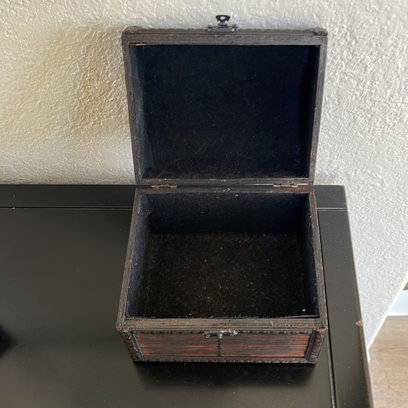 Small antique wooden decorative box - Picture 6 of 6